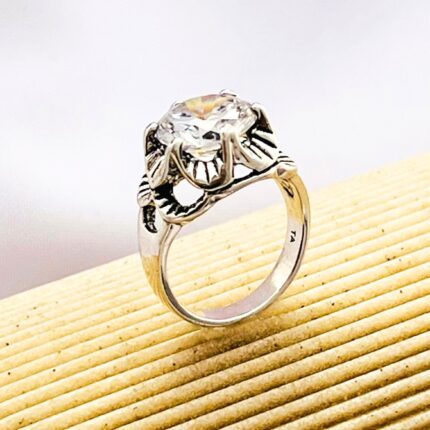Anillo Flor con circonia
